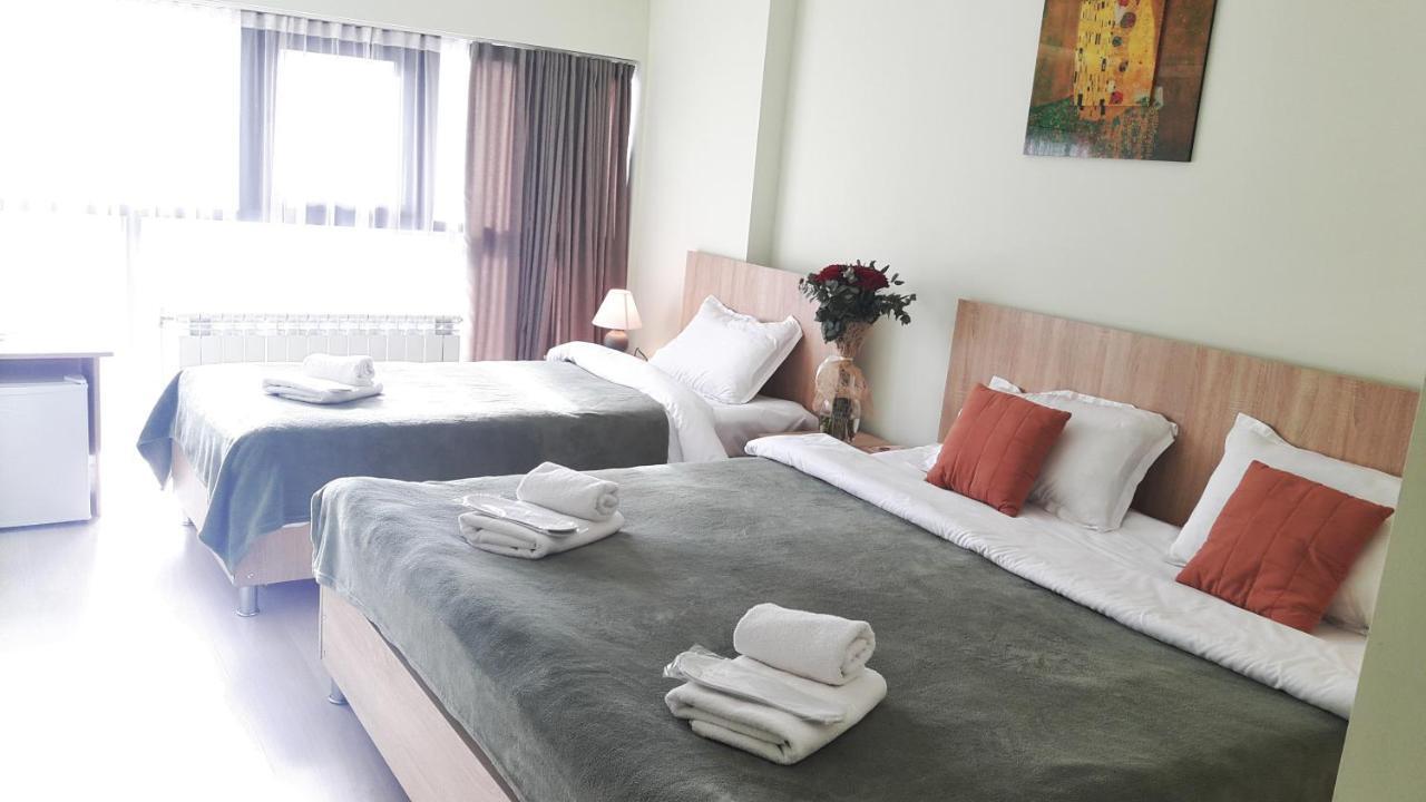 Amadeus Hotel Tbilisi Esterno foto